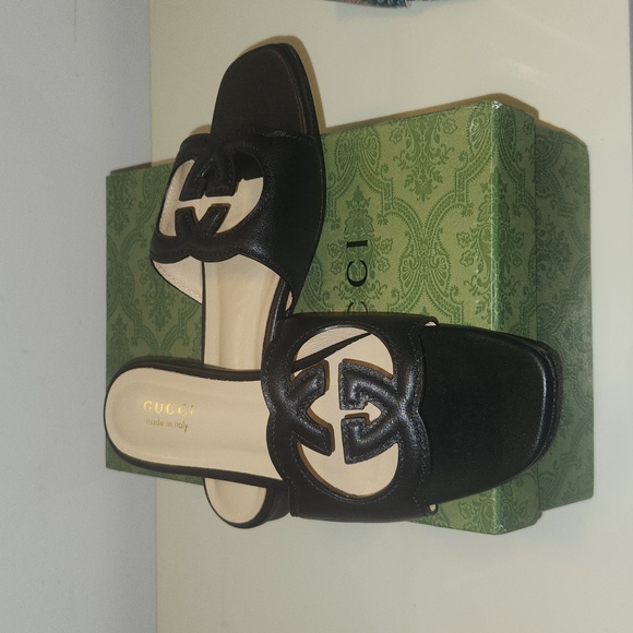 Gucci Flat GG Cut-Out Leather Slides Size 38 - Picture 4 of 4